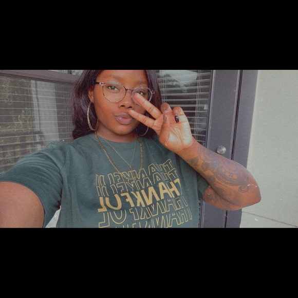 Green Thankful graphic tshirt with gold lettering - Picture 2 of 3